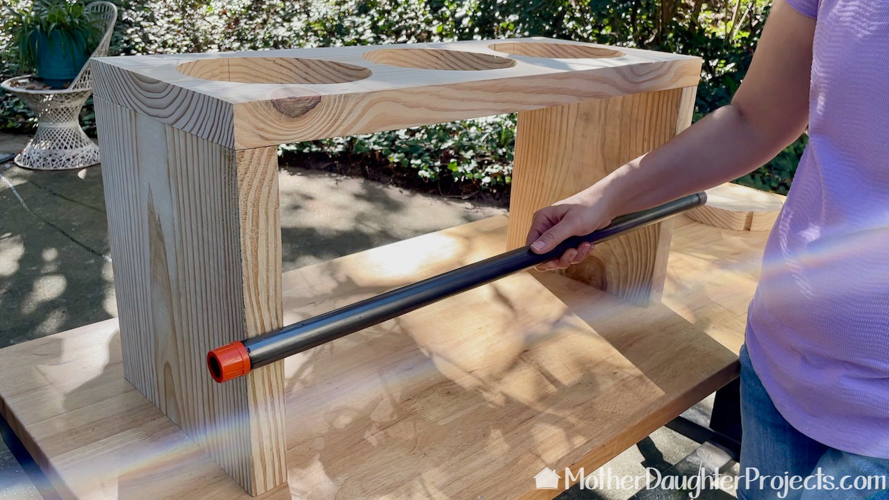Raised Dog Food & Water Bowl Stand - Easy Woodworking Project 