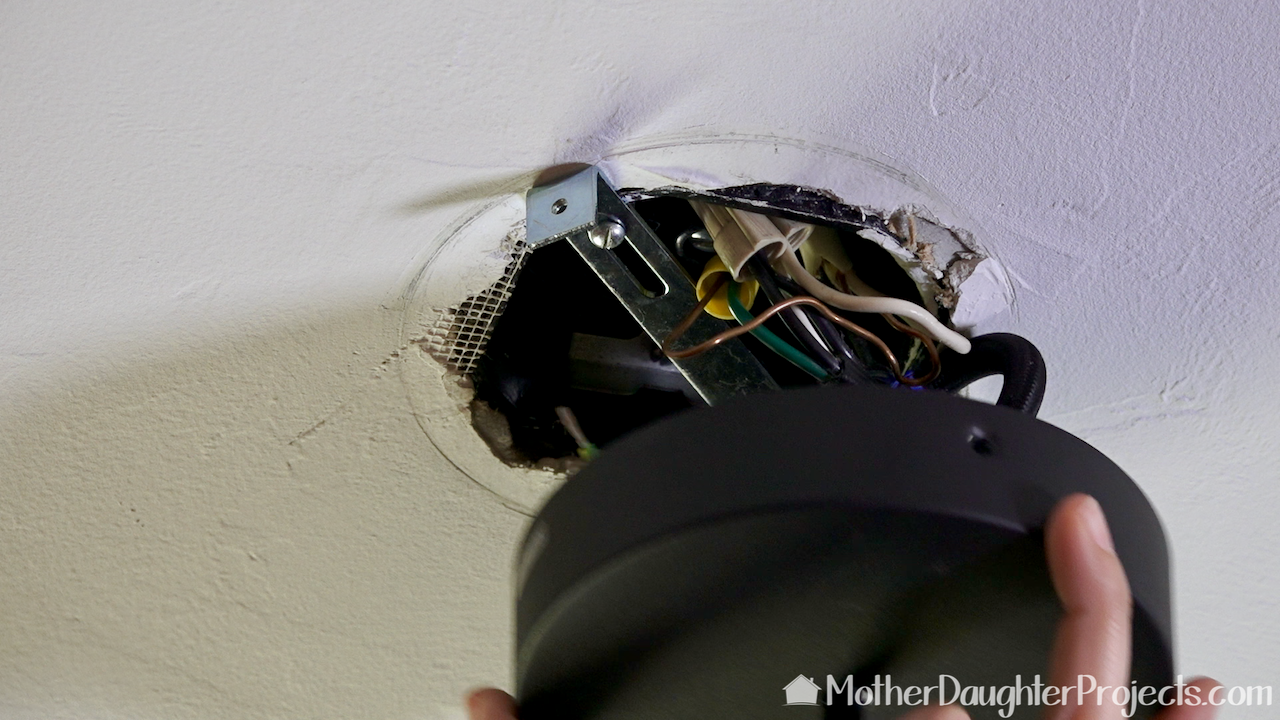 Wiring the Philips Hue pendant light to the ceiling wiring. 