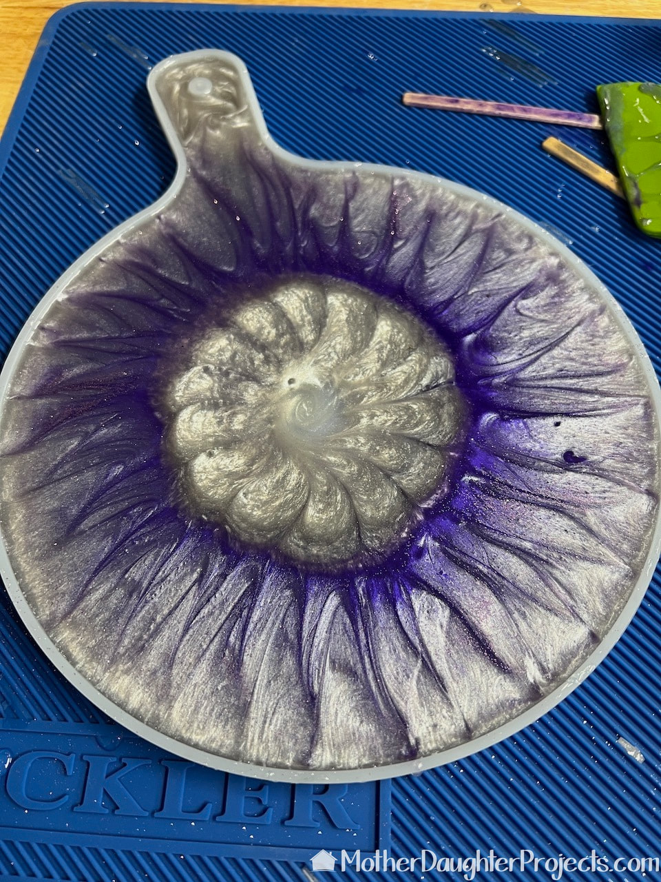 Silicone Tray Molds With Lip For Epoxy Resin - Even A 7 Year Old Can Make  Beautiful Resin Art 