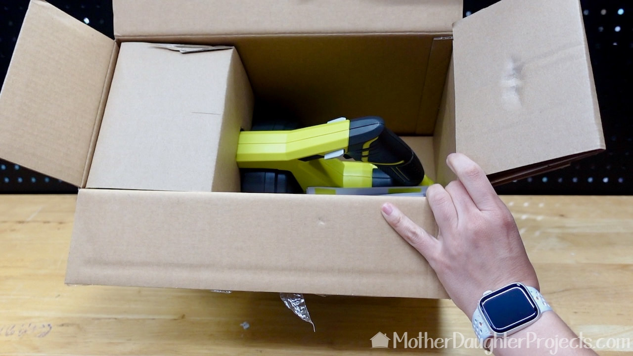 Box opening of the Ryobi One Plus 18 V drain auger. 