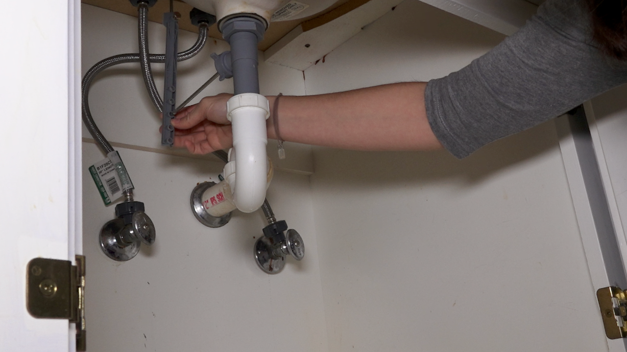 remove bathroom sink and cover drain